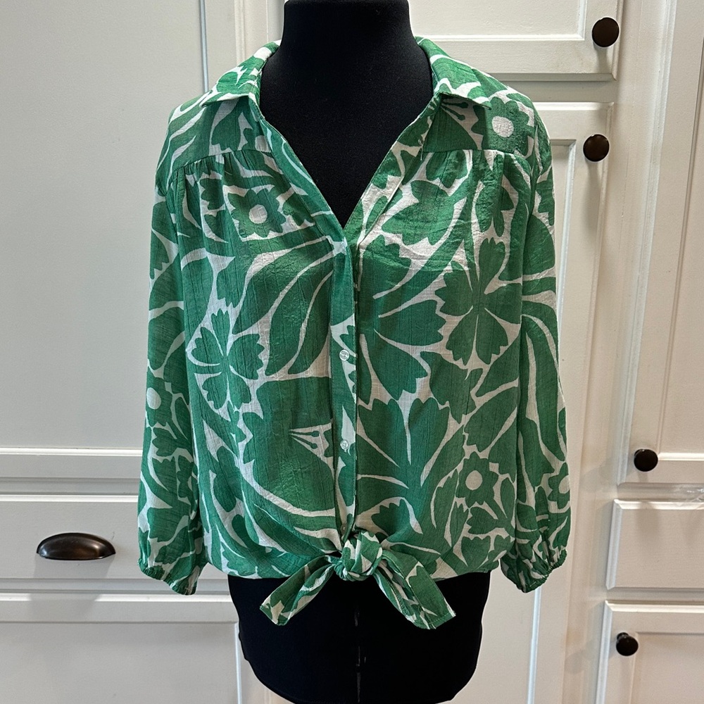 Hope and Harlow Green and White Floral Women's Top